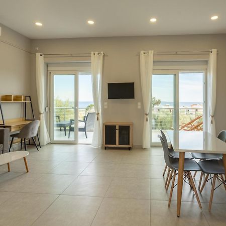 Blue Waves Luxury Suites By The Sea Plomari Luaran gambar