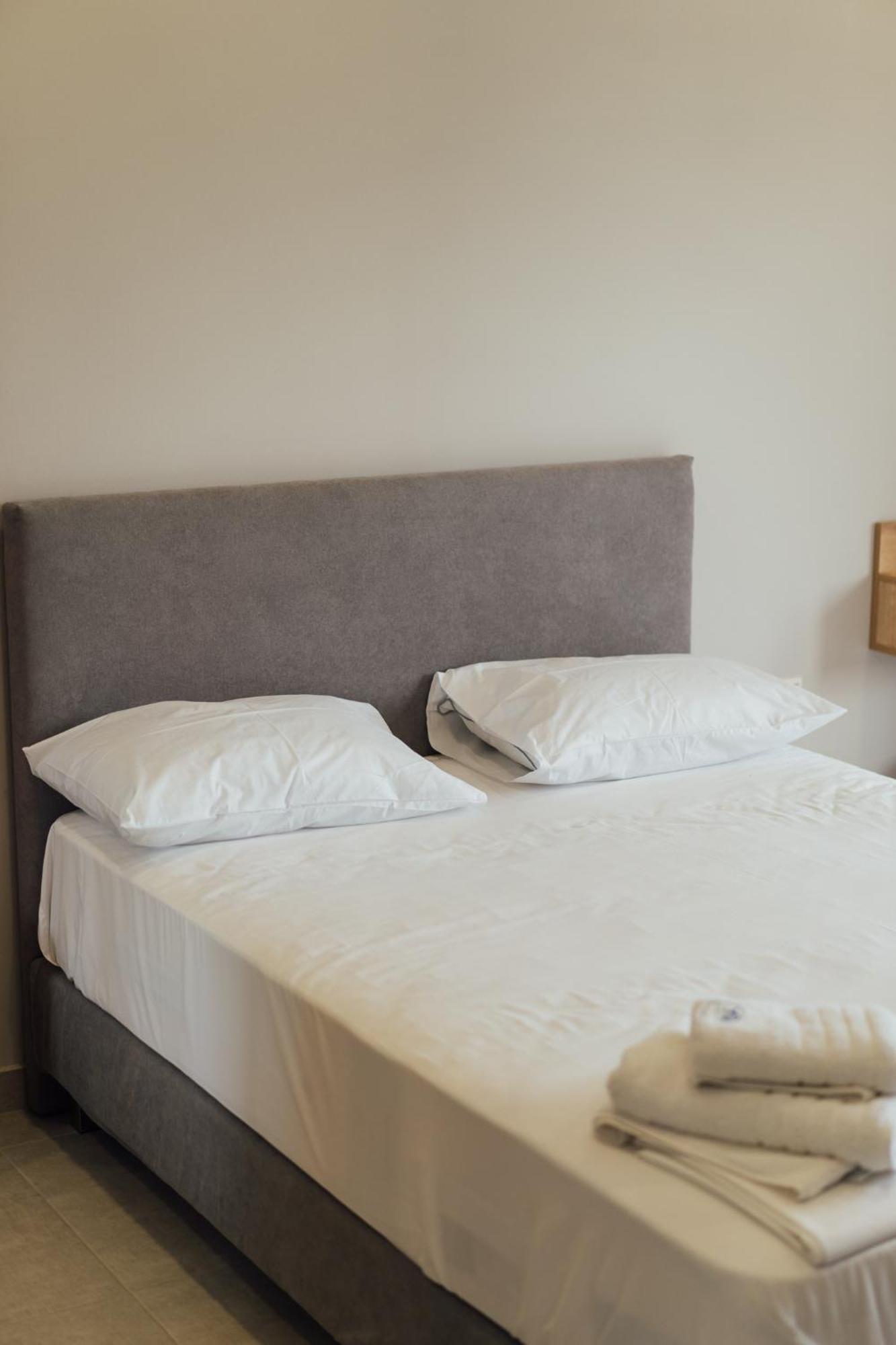 Blue Waves Luxury Suites By The Sea Plomari Luaran gambar