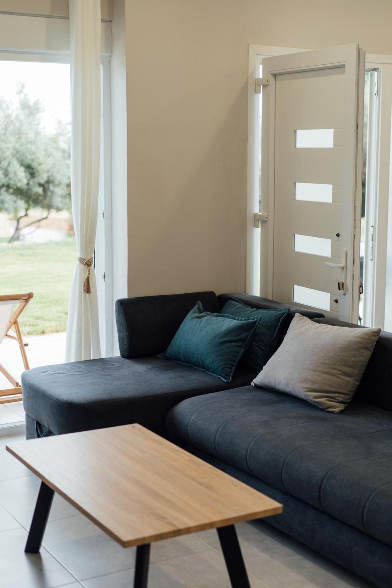 Blue Waves Luxury Suites By The Sea Plomari Luaran gambar