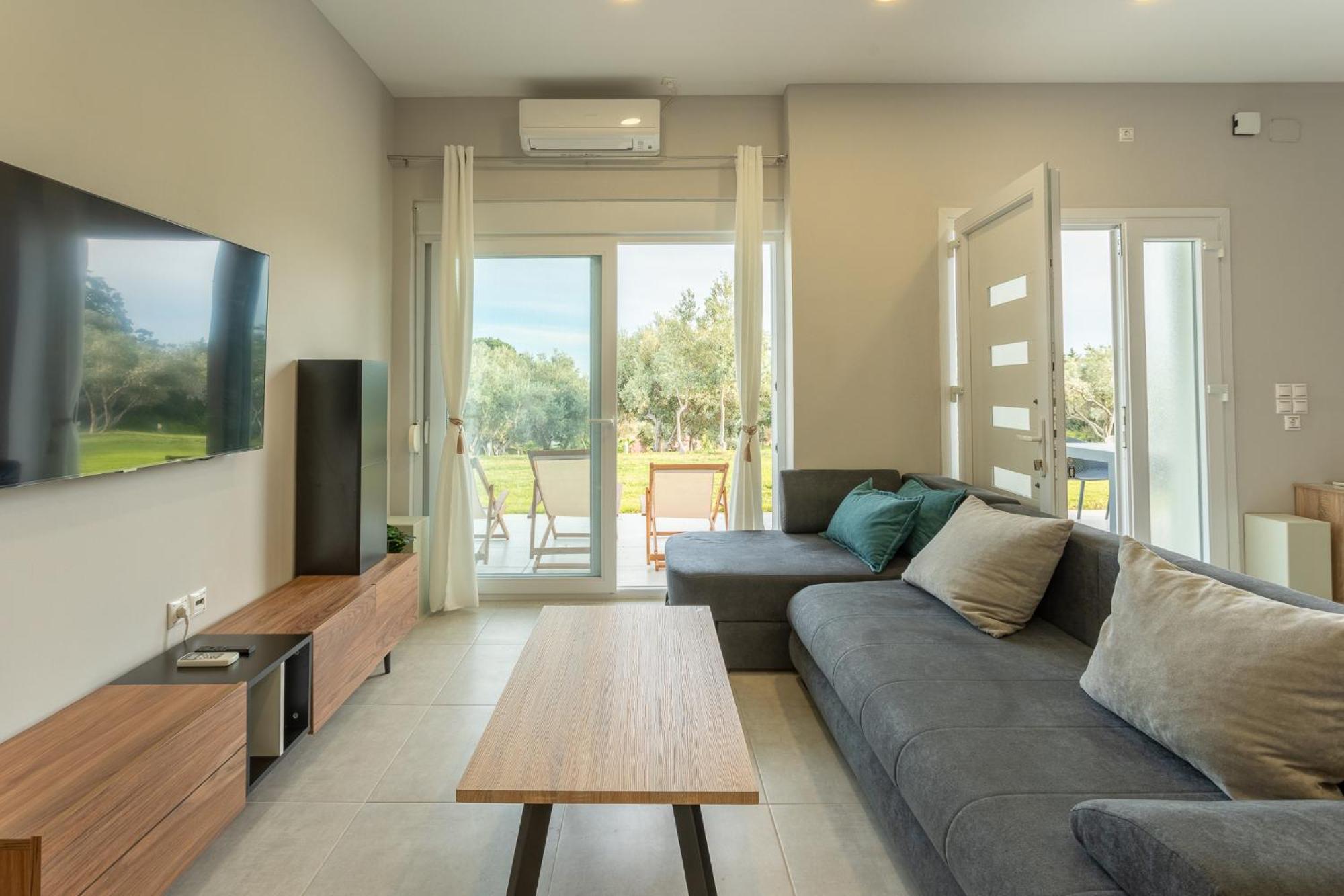 Blue Waves Luxury Suites By The Sea Plomari Luaran gambar