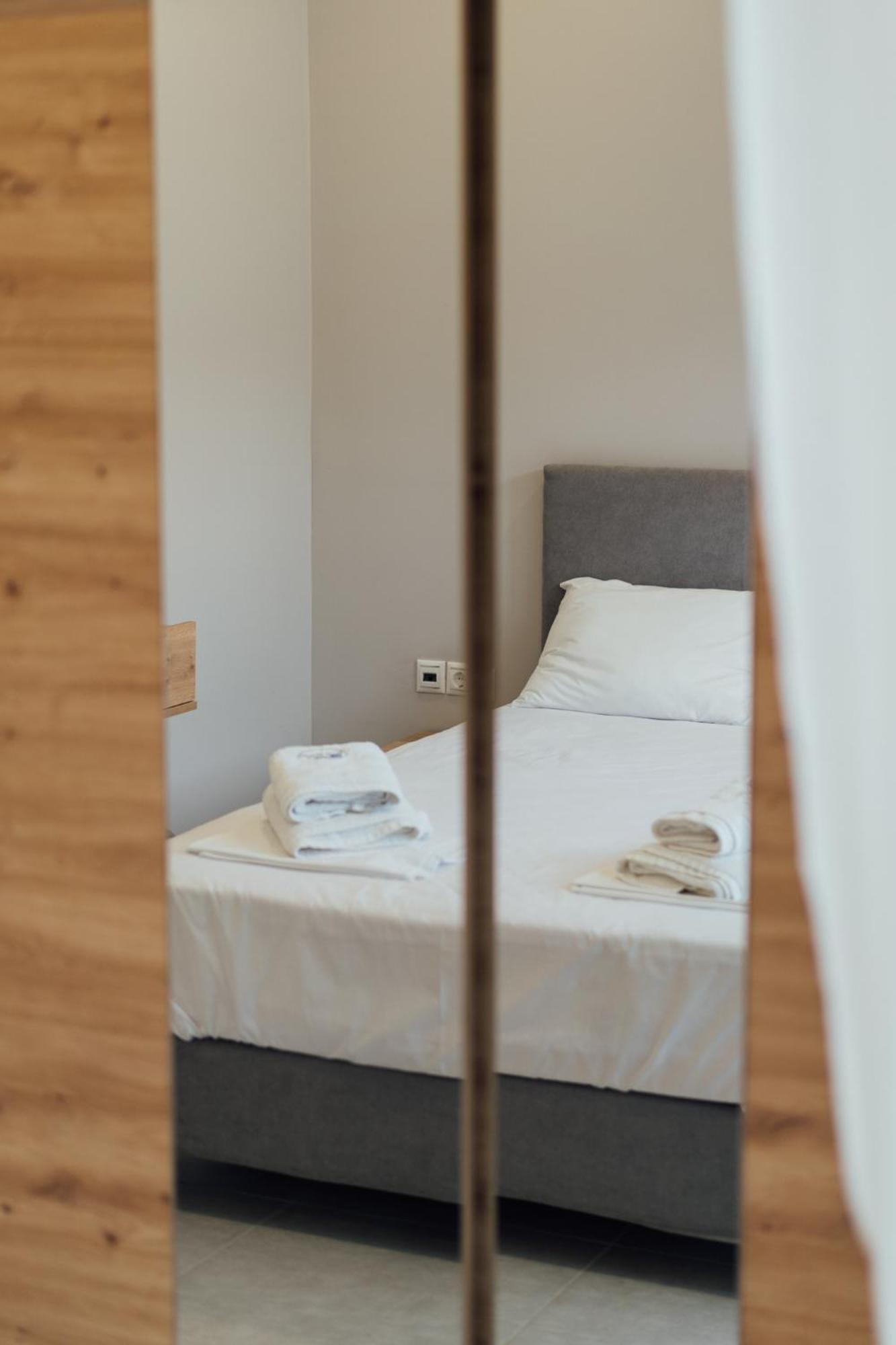 Blue Waves Luxury Suites By The Sea Plomari Luaran gambar