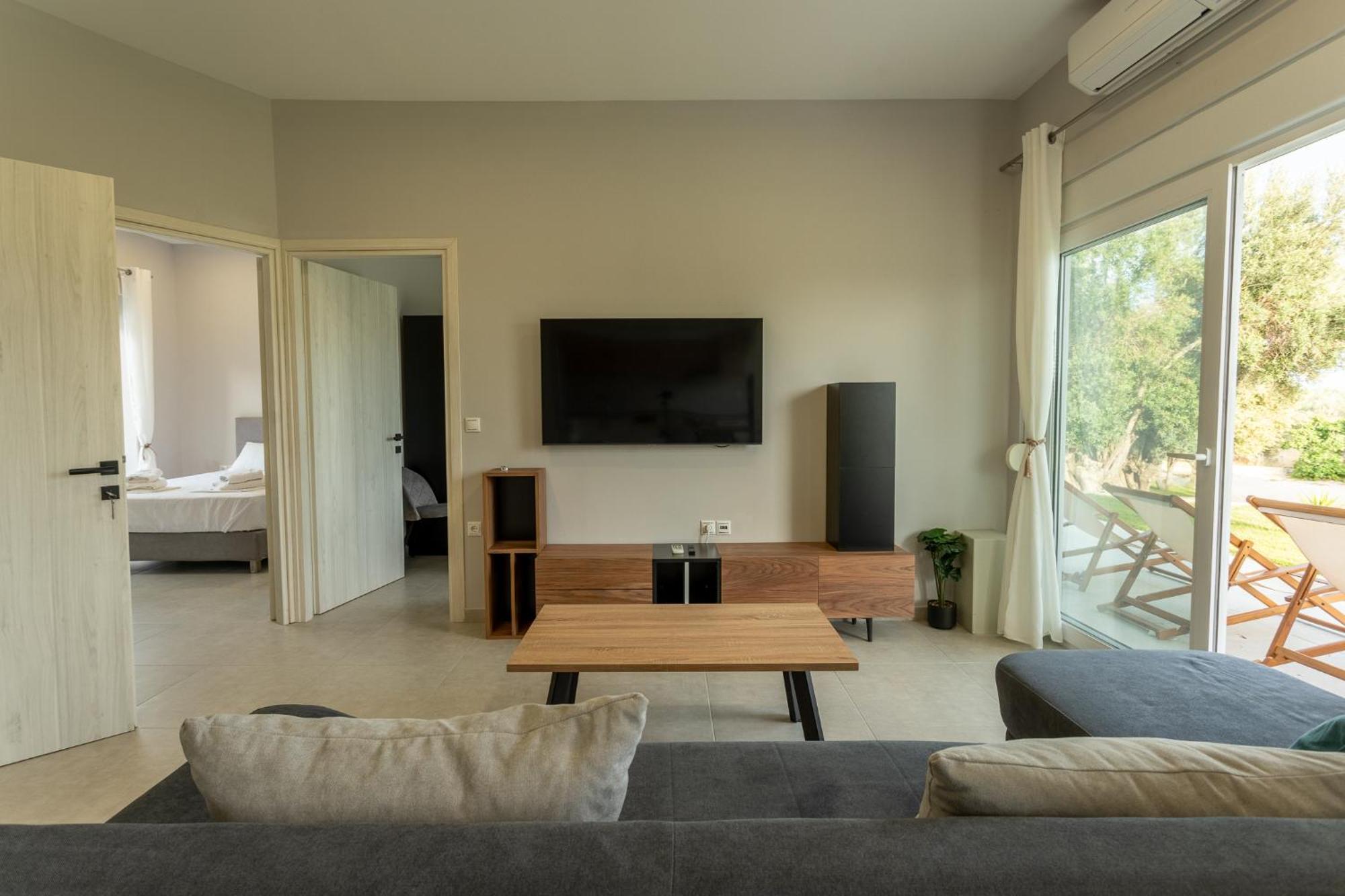 Blue Waves Luxury Suites By The Sea Plomari Luaran gambar