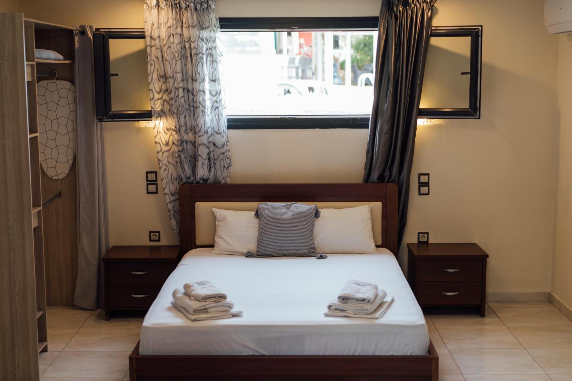 Blue Waves Luxury Suites By The Sea Plomari Luaran gambar