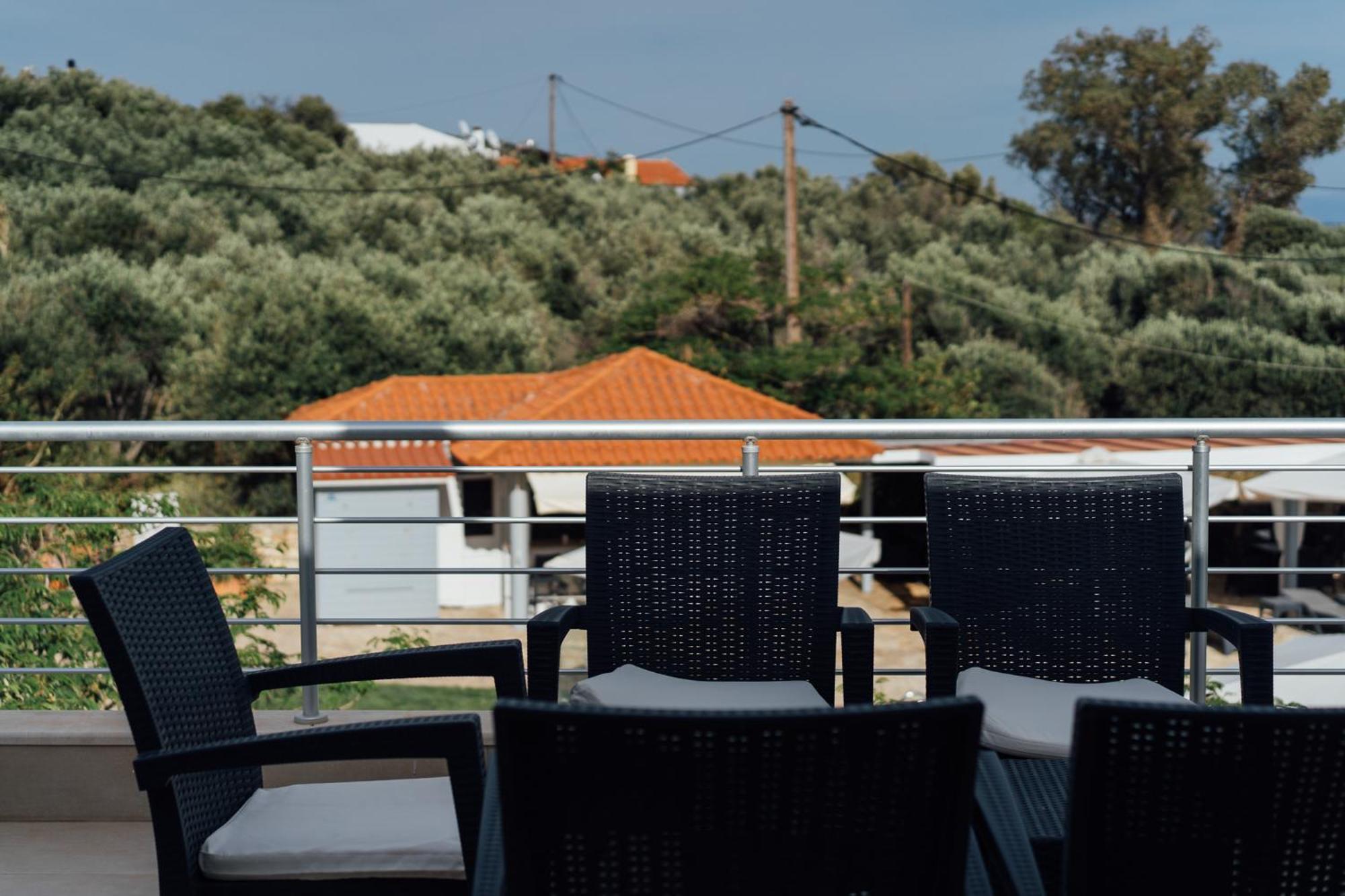 Blue Waves Luxury Suites By The Sea Plomari Luaran gambar