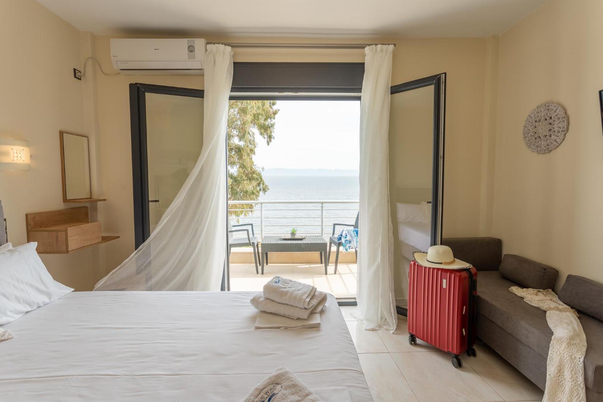 Blue Waves Luxury Suites By The Sea Plomari Luaran gambar