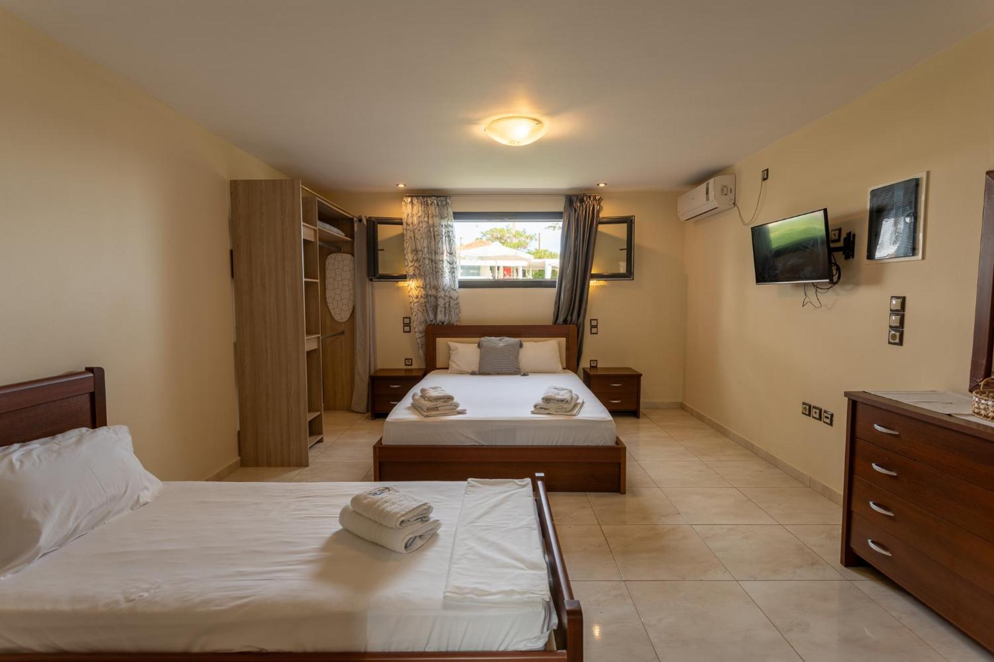 Blue Waves Luxury Suites By The Sea Plomari Luaran gambar