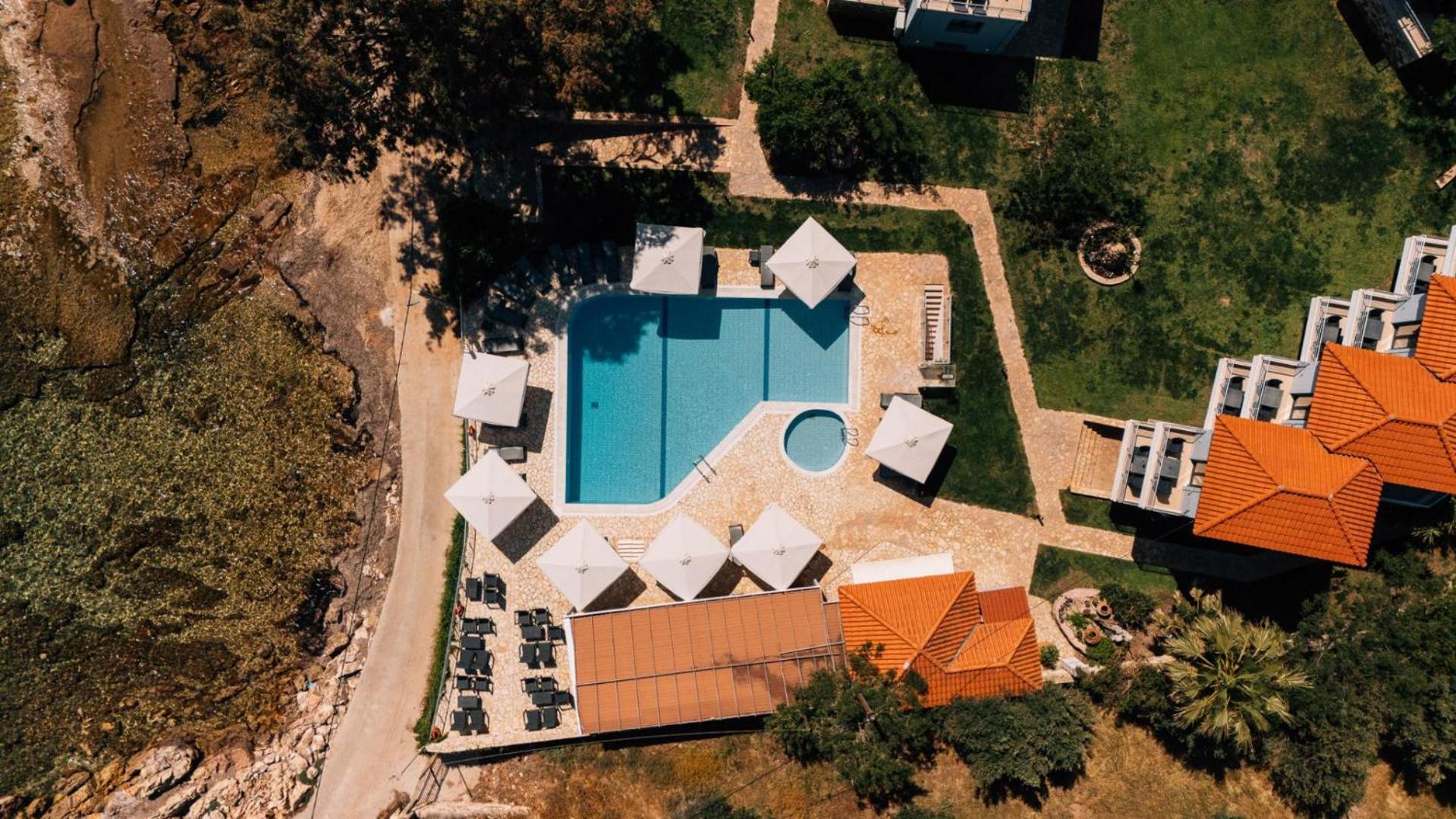 Blue Waves Luxury Suites By The Sea Plomari Luaran gambar