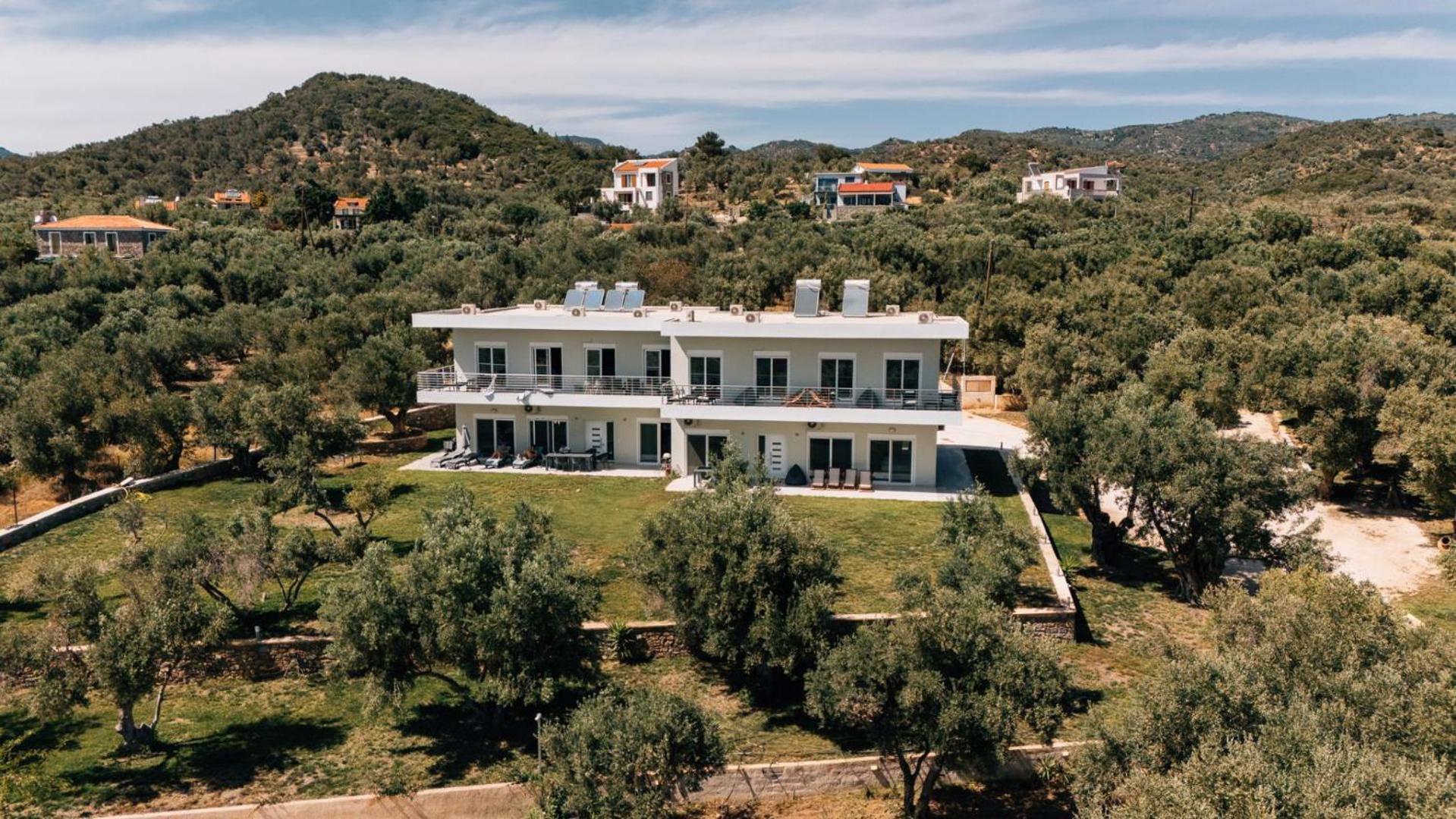 Blue Waves Luxury Suites By The Sea Plomari Luaran gambar