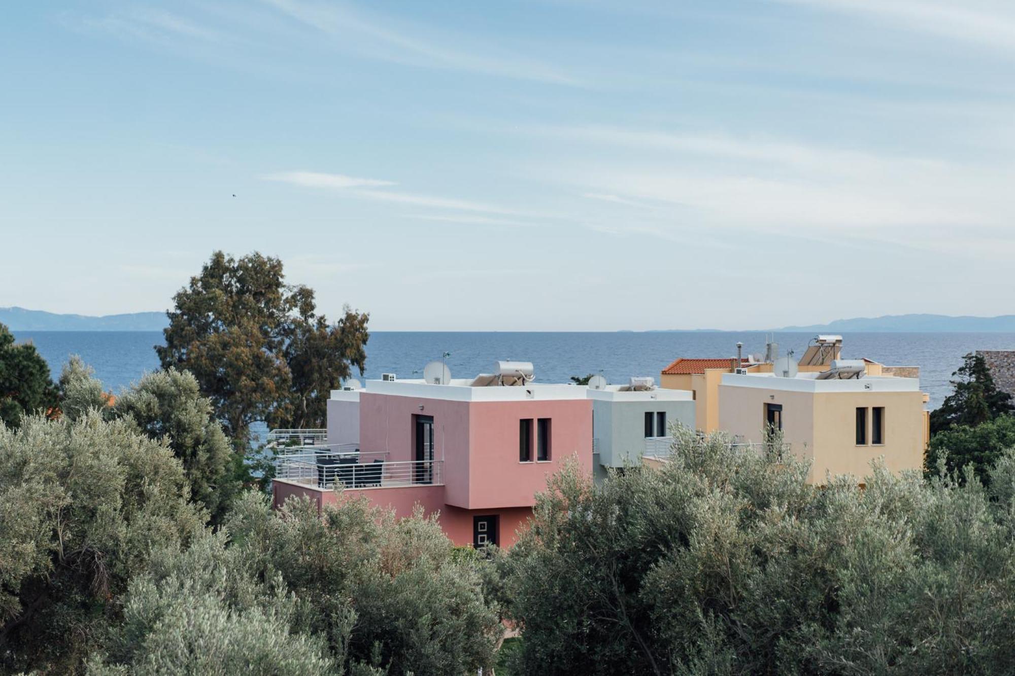 Blue Waves Luxury Suites By The Sea Plomari Luaran gambar